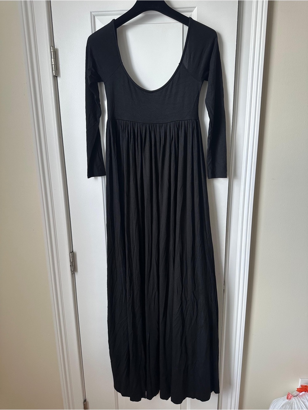 Black Long Sleeve Scoop Neck Maxi Dress